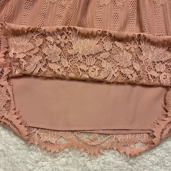 Arizona Over the Shoulder Lace Blouse - Picture 5 of 8